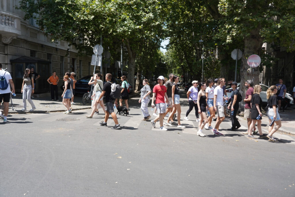 PROTESTI ŠIROM SRBIJE: Blokirana Ulica kneza Miloša, u Šidu transparent podrške Vučiću