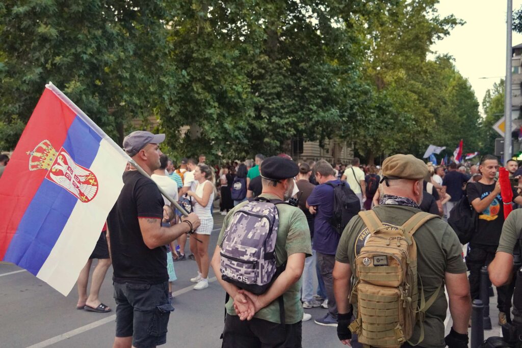 GRAĐANI SE OKUPLJAJU ISPRED GIMNAZIJE: Počeo protest u Valjevu
