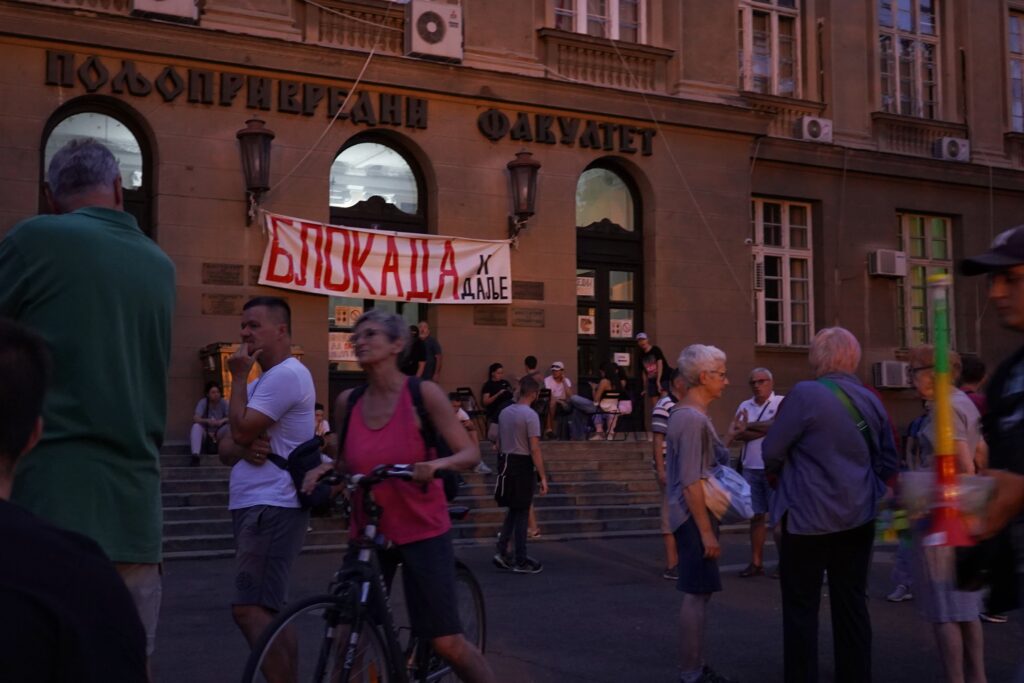 U BEOGRADU NA TRI LOKACIJE: Protesti građana u nekoliko gradova Srbije