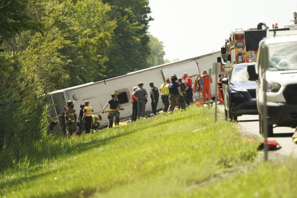 POGINULO NEKOLIKO LJUDI: Prevrnuo se autobus u državi Njujork