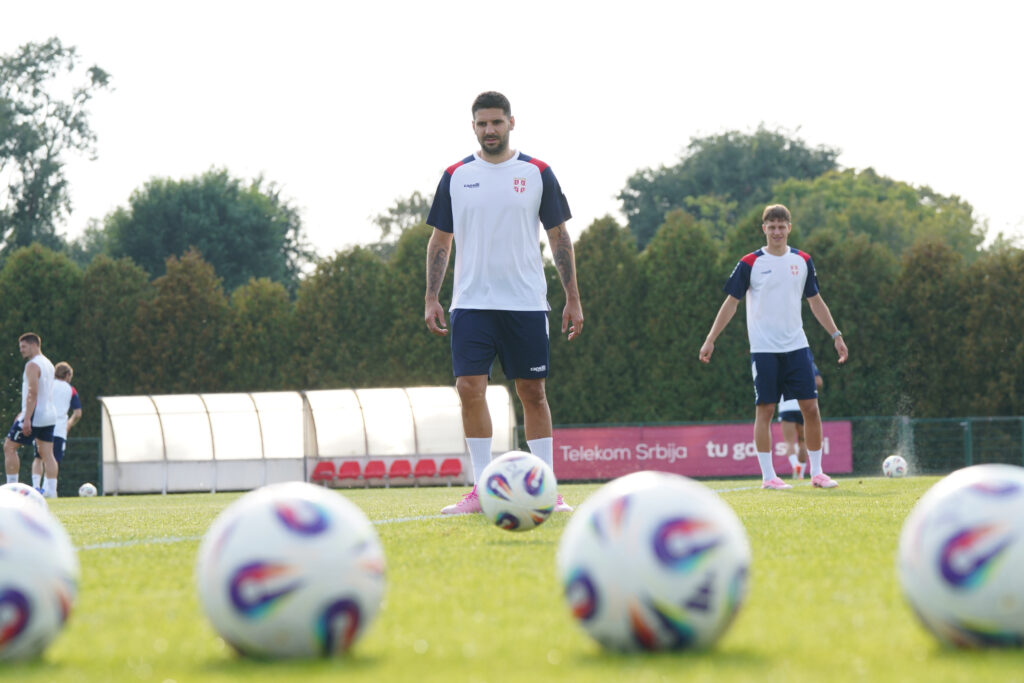 PUNE TRIBINE NAVIJAČA: Srbija večeras dočekuje Englesku na stadionu Rajko Mitić