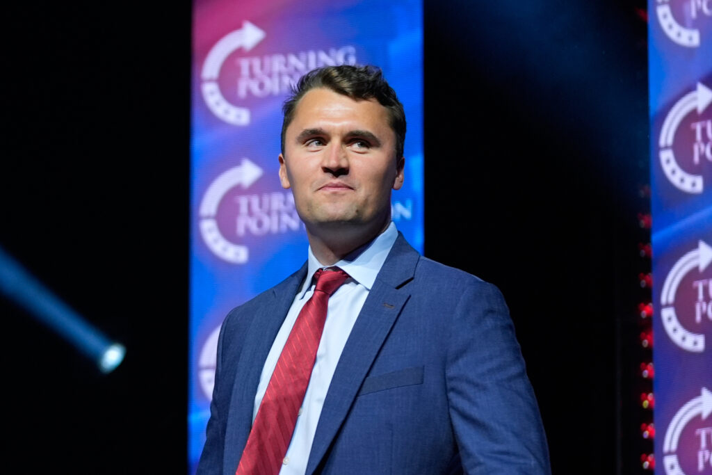 UPUCAJTE ME: Uhapšen čovek koji je pucao na Čarlija Kirka