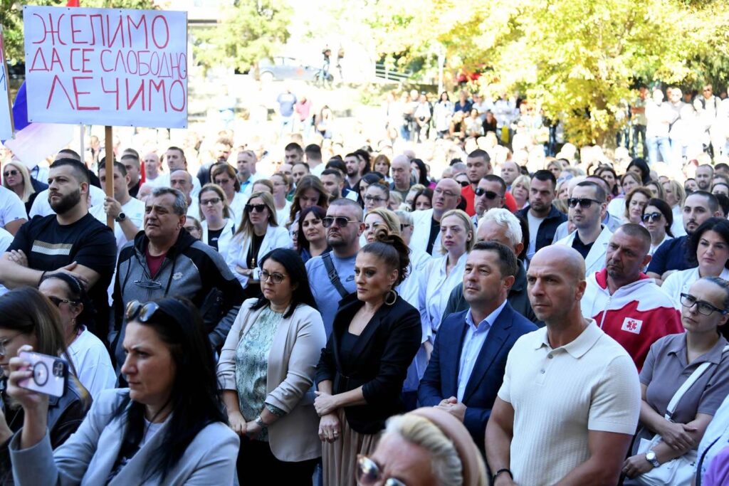 ZDRAVSTEVNI RADNICI PROTESTVOVALI: Takozvana kosovska policija upala u KBC Kosovska Mitrovica