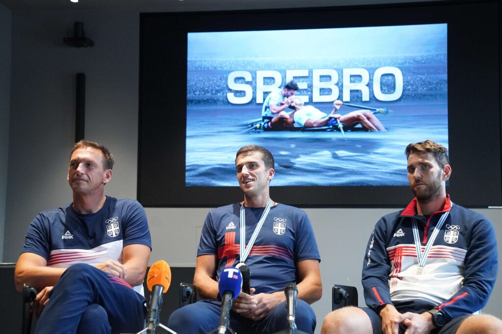 SRBIJA PONOVO NA POBEDNIČKOM POSTOLJU: Nakon decenije čekanja, naši veslači Mačković i Pimenov se okitili medaljama