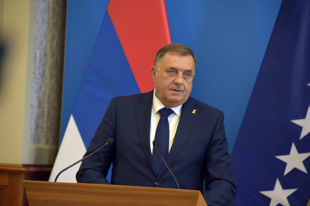 PONOSNO ISTAKNITE TROBOJKE: Dodik pozvao građane na obeležavanje Dana srpskog jedinstva