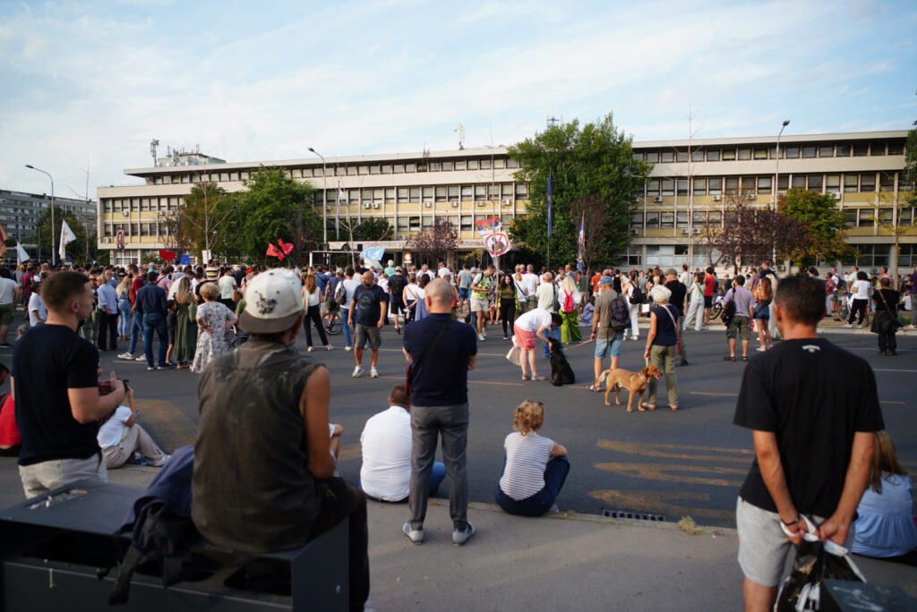 BLOKIRANA NEMANJINA ULICA: Protest studenata u Beogradu i Novom Sadu