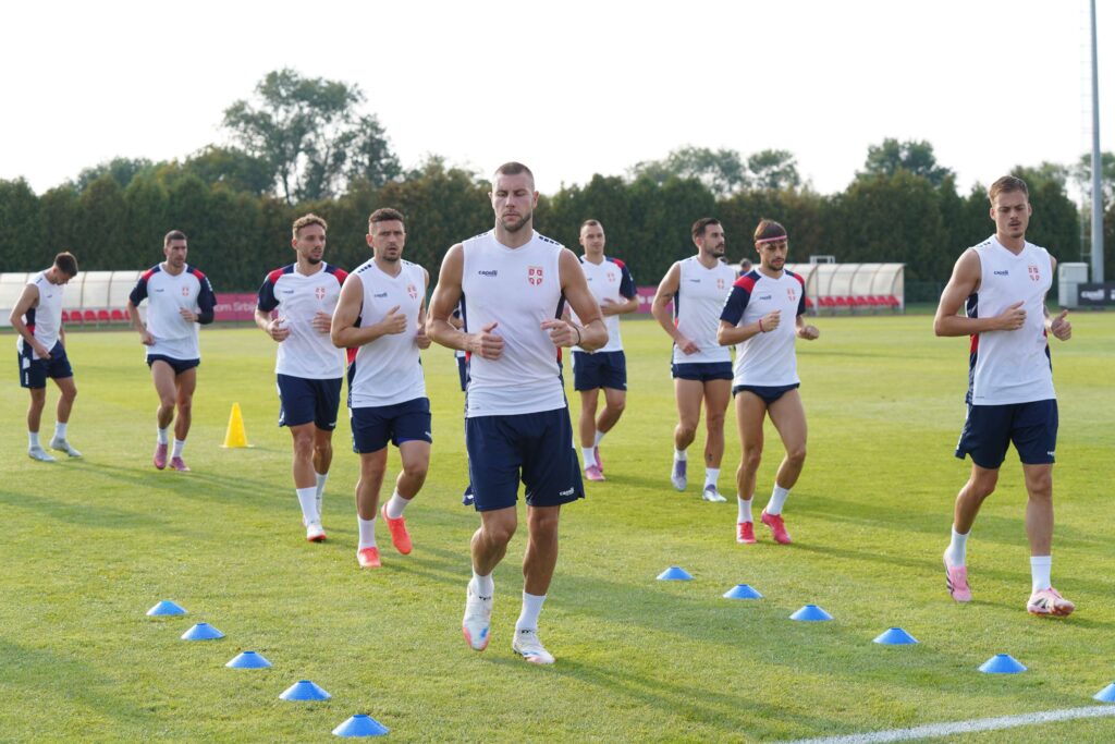 SPREMNI ZA GORDI ALBION: Fudbaleri Srbije odradili poslednji trening pred kvalifikacioni meč