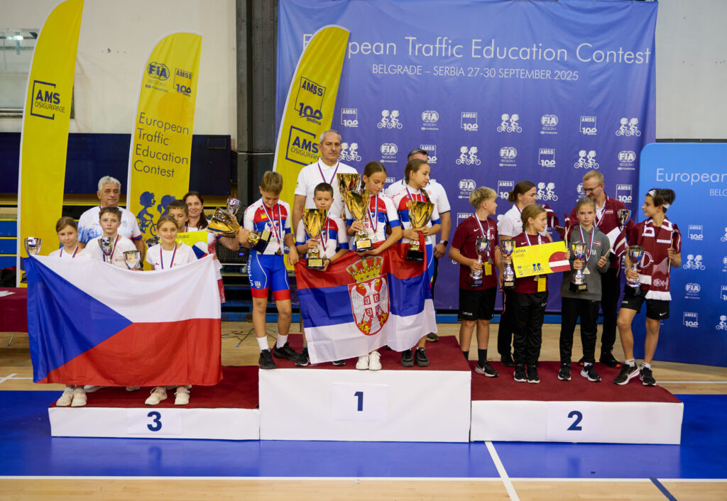 SRBIJA OSVOJILA ZLATNU MEDALJU: Osnovci pobedili na evropskom takmičenju u saobraćaju