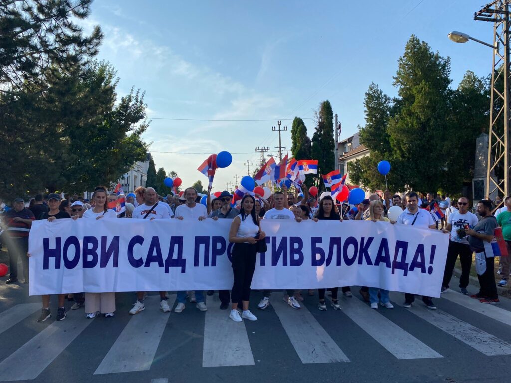 HOĆEMO NORMALAN ŽIVOT: Građani širom Srbije okupljeni protiv blokada (FOTO)