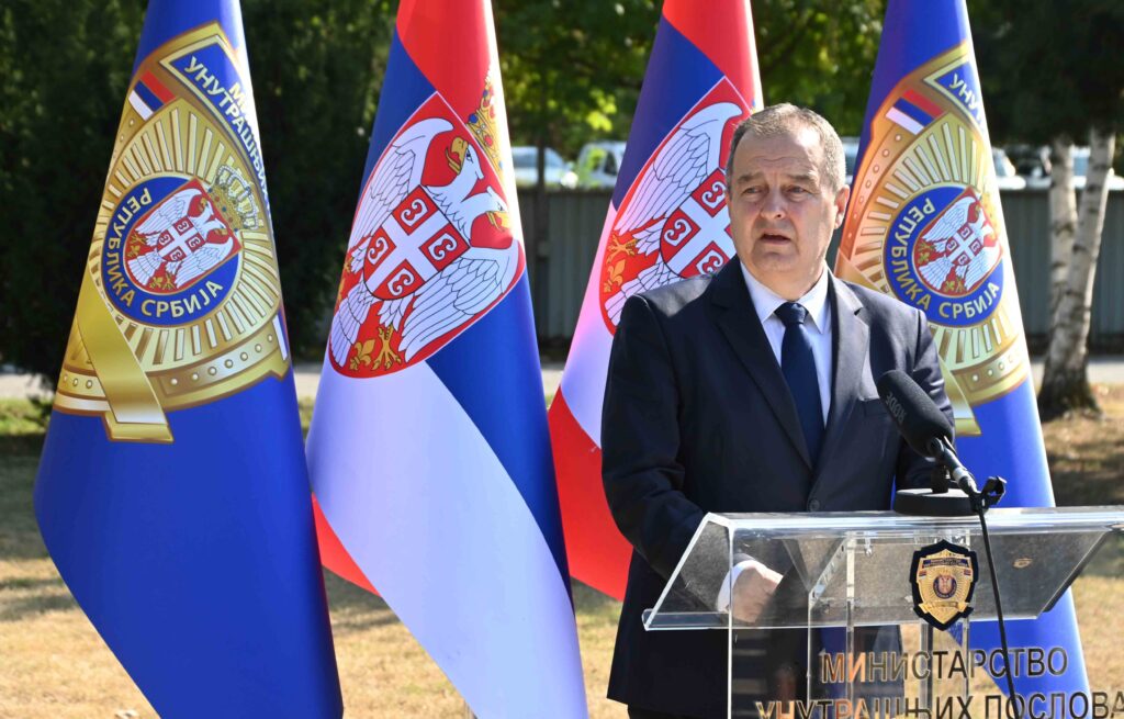 MUP JE NJIHOVA DRUGA PORODICA: Dačić poručio deci poginulih i ranjenih policajaca da nikada neće biti zaboravljena
