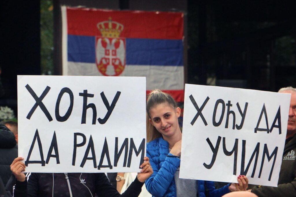 SLOBODOM GOVORA PROTIV BLOKADA: Građani ispred RTS-a izneli tri zahteva za rukovodstvo