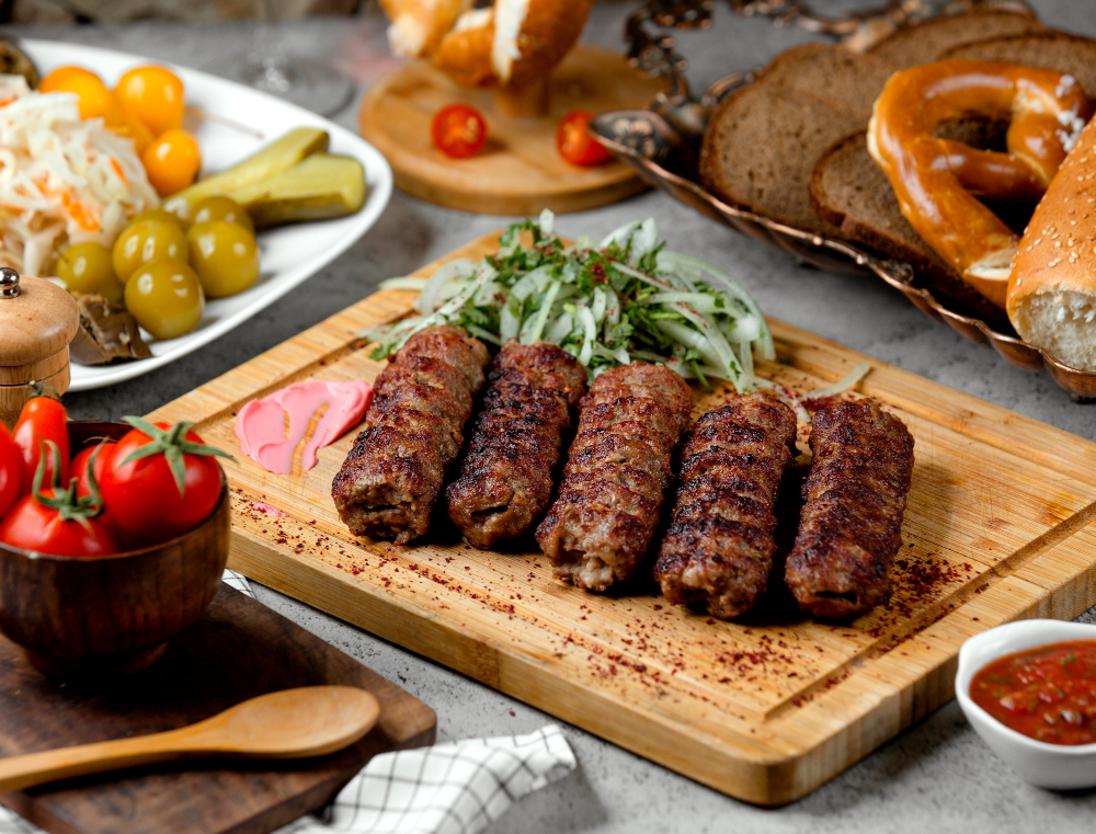 TAJNA JE U DOBROJ PRIPREMI MESA: Recept za domaće ćevape