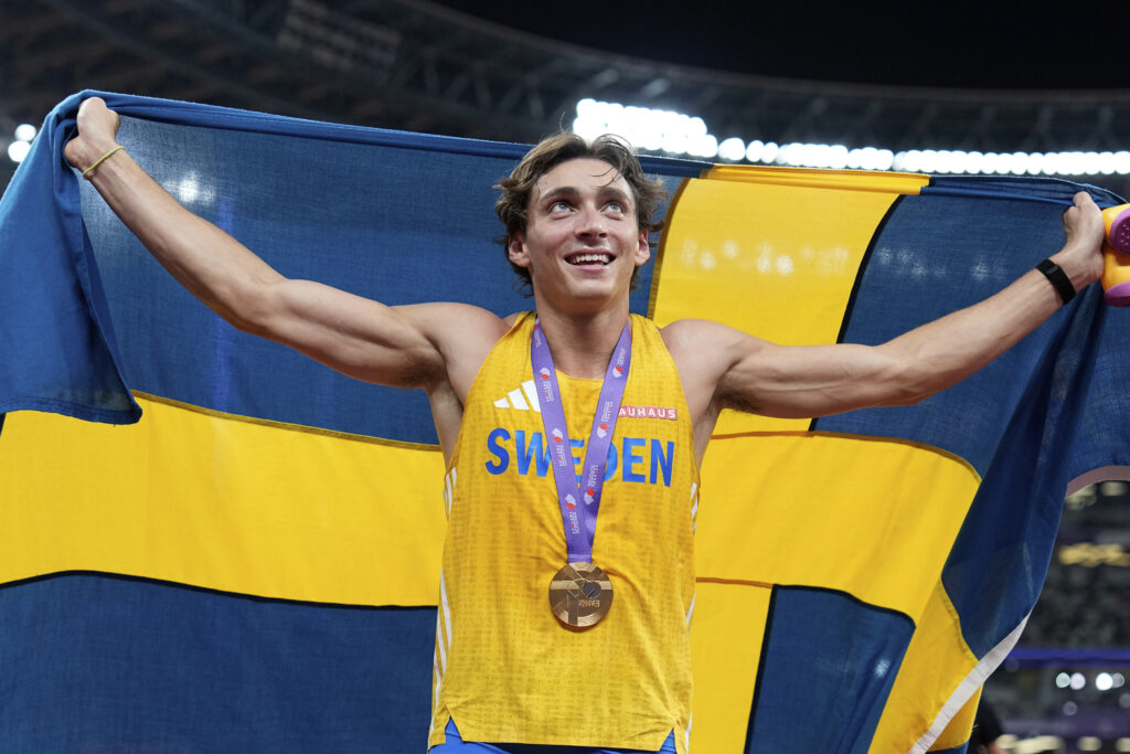 ODUŠEVIO PUBLIKU U TOKIJU: Duplantis oborio svetski rekord i osvojio zlato
