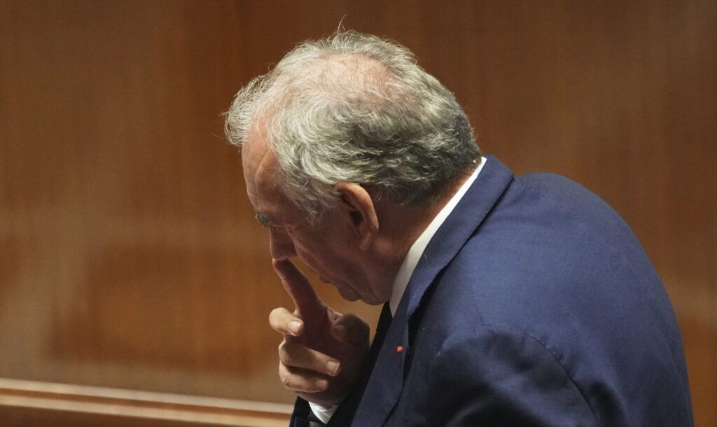 PALA VLADA: Francuska ostala bez premijera, Makron traži novog kandidata