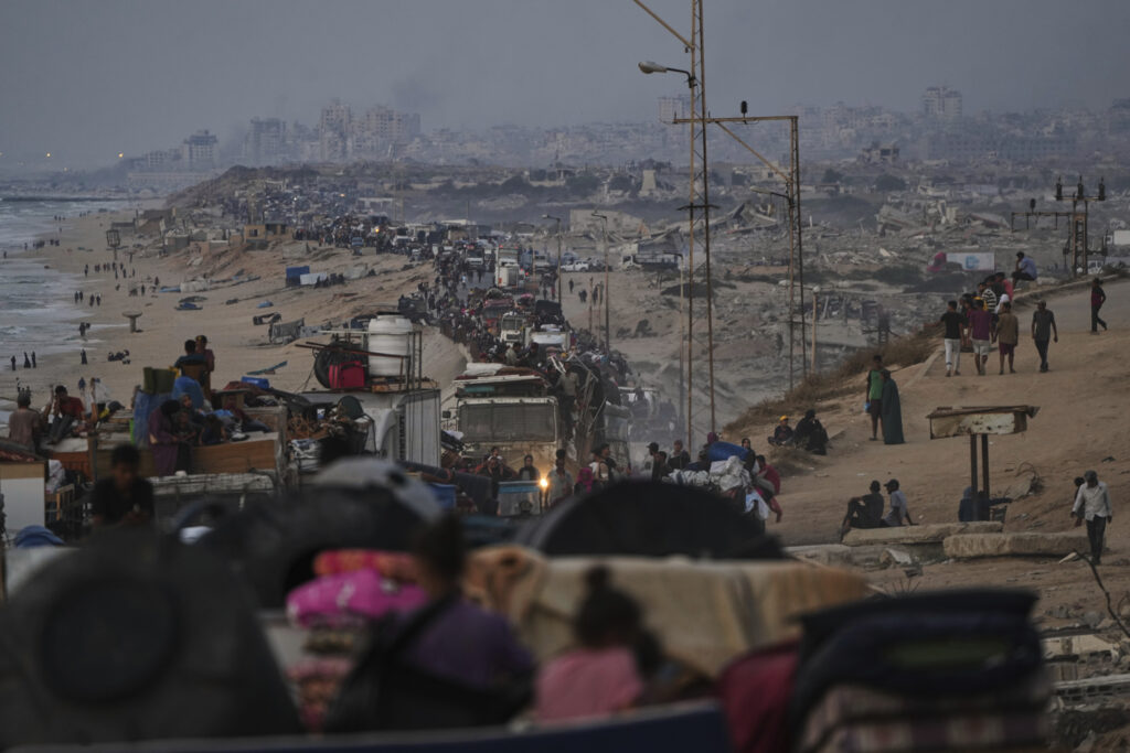 VOJSKA UPADA, CIVILI U STRAHU PANIČNO BEŽE: Gaza opkoljena sa svih strana, svi se povlače ka jugu