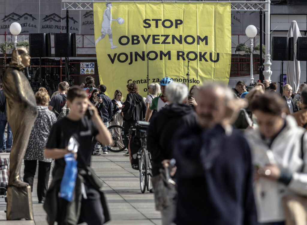 MLADI NISU TOPOVSKO MESO: Građani u Hrvatskoj protiv uvođenja vojnog roka