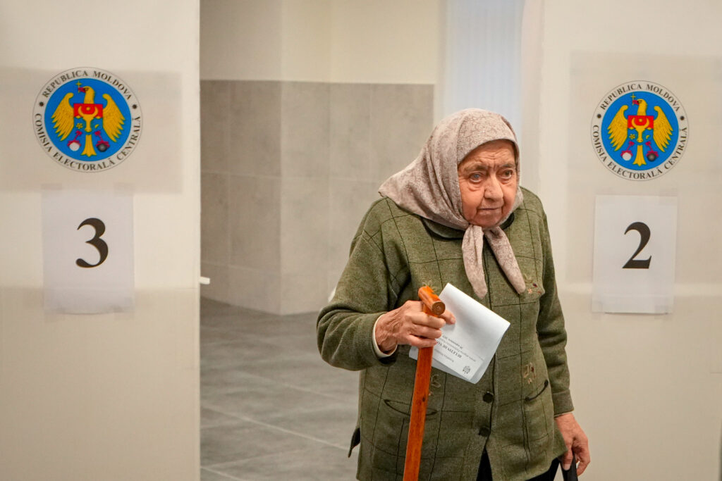 ŠIROM ZEMLJE OTVORENA BIRALIŠTA: Počeli redovni parlamentarni izbori u Moldaviji