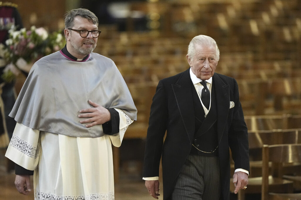 KRALJ ČARLS NA SAHRANI VOJVOTKINJE OD KENTA: Prva katolička služba u savremenoj istoriji britanske kraljevske porodice