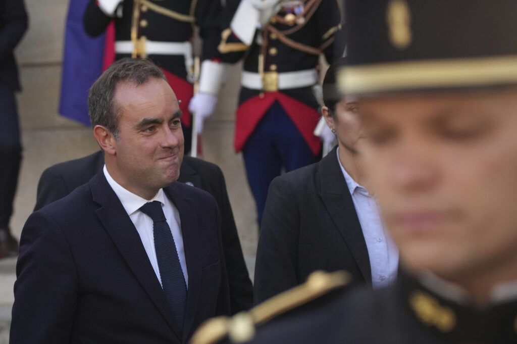I FRANCUSKA UVODI VOJNI ROK? Lekorni najavio razmatranje opcije dobrovoljnog regrutovanja