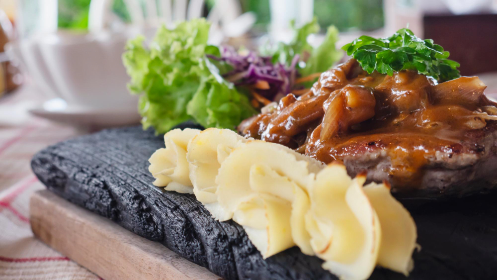 RECEPT DANA: Lovačke šnicle iz rerne – pravi gastro užitak
