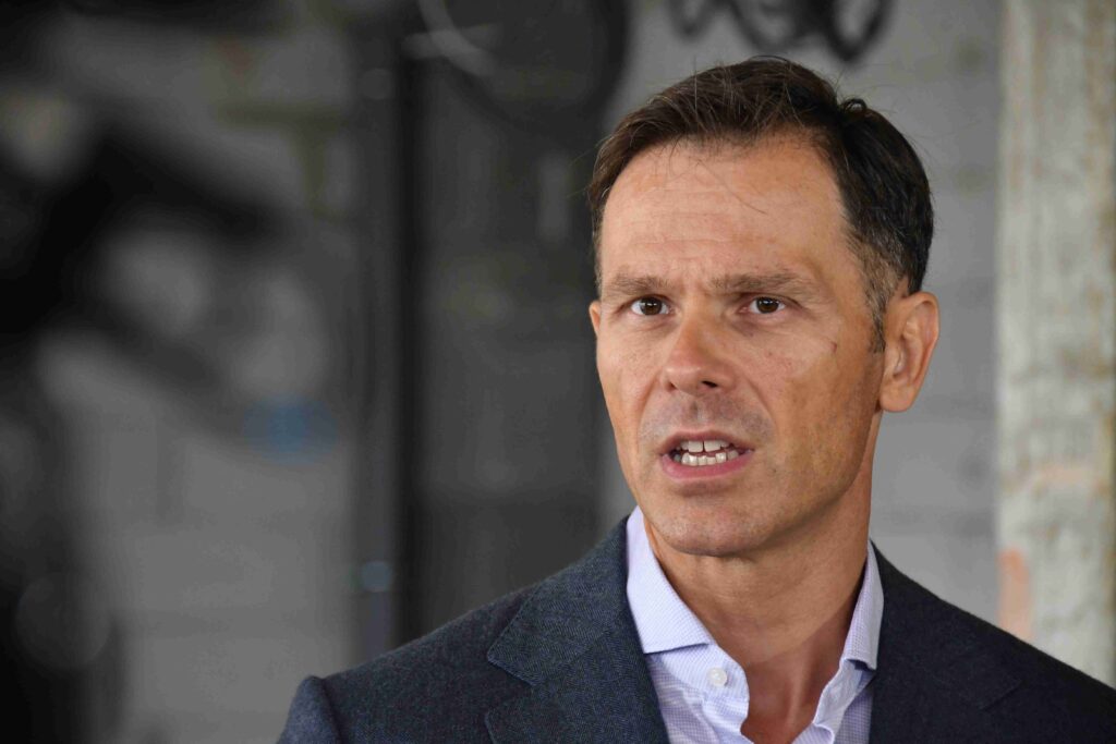 VANREDNE MERE OD SUTRA: Siniša Mali najavio povećanje minimalne zarade i plata u prosveti i zdravstvu