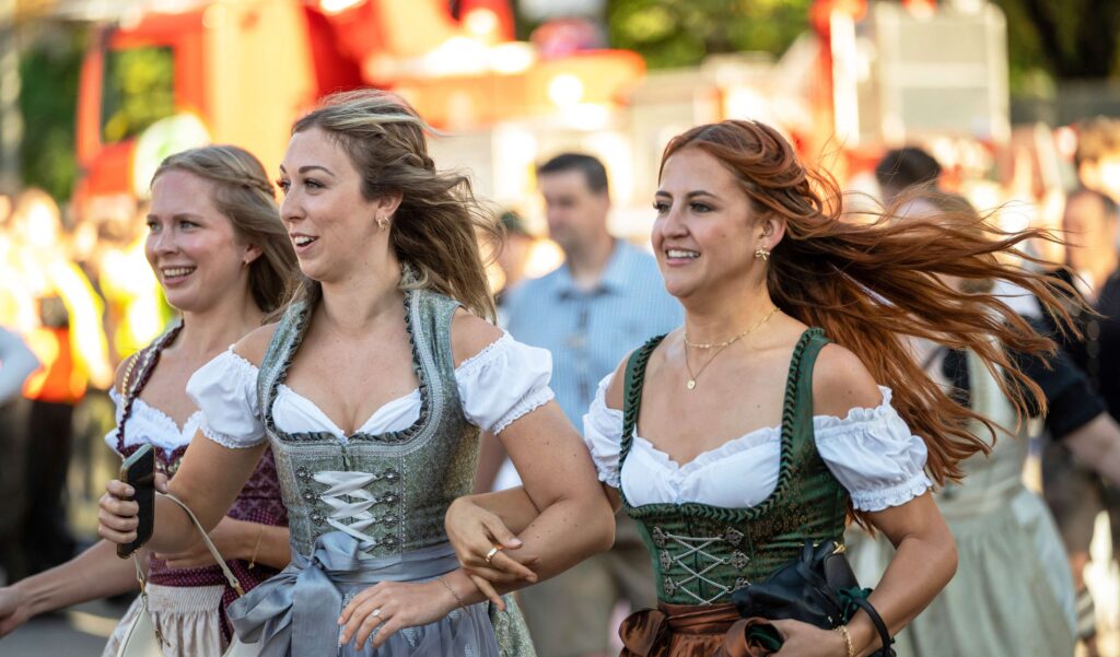 REKORDNE CENE PIVA I MILIONI U MINHENU: Počeo Oktobarfest (FOTO)