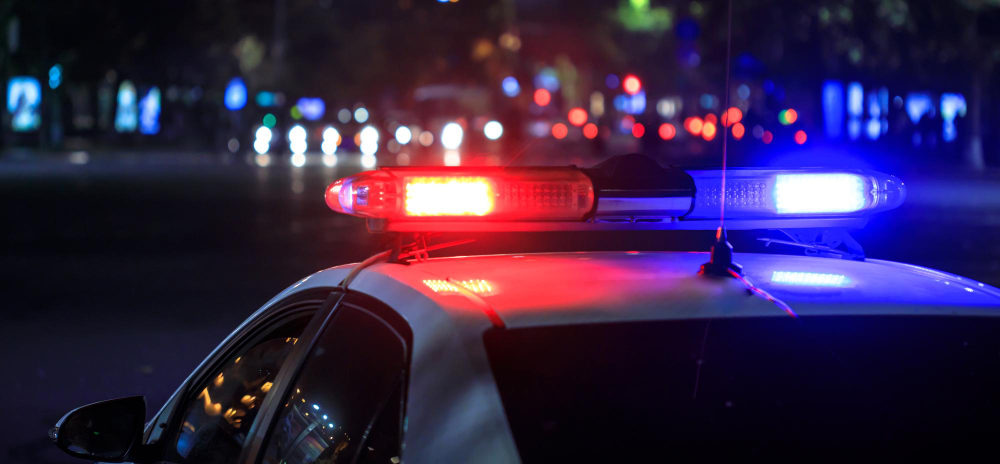 HAOS U BUDVI: Policija jurila otmičare, automobil sleteo s puta kod Mogrena