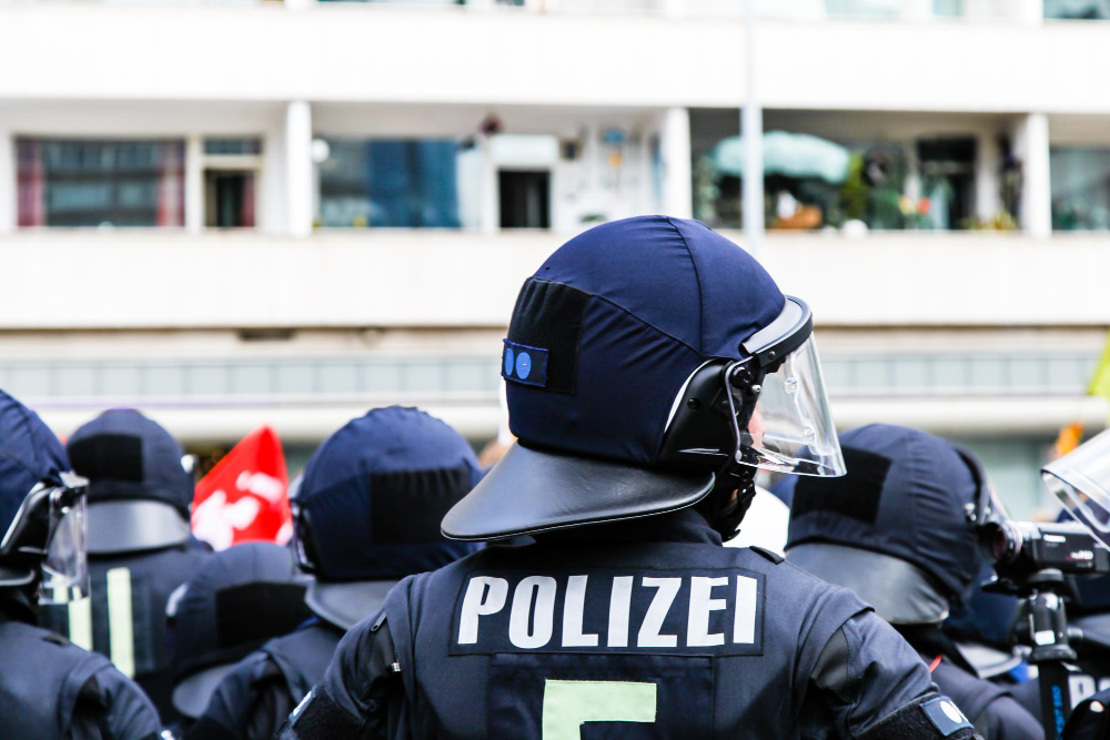 DRAMA U BERLINU: BMW uleteo u grupu dece i prolaznika