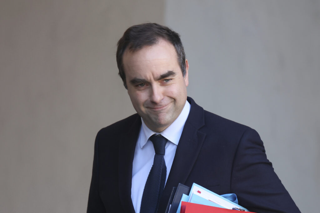 SLUŽIO U ŠEST UZASTOPNIH VLADA: Ko je Sebastijan Lekornu – novi premijer Francuske?