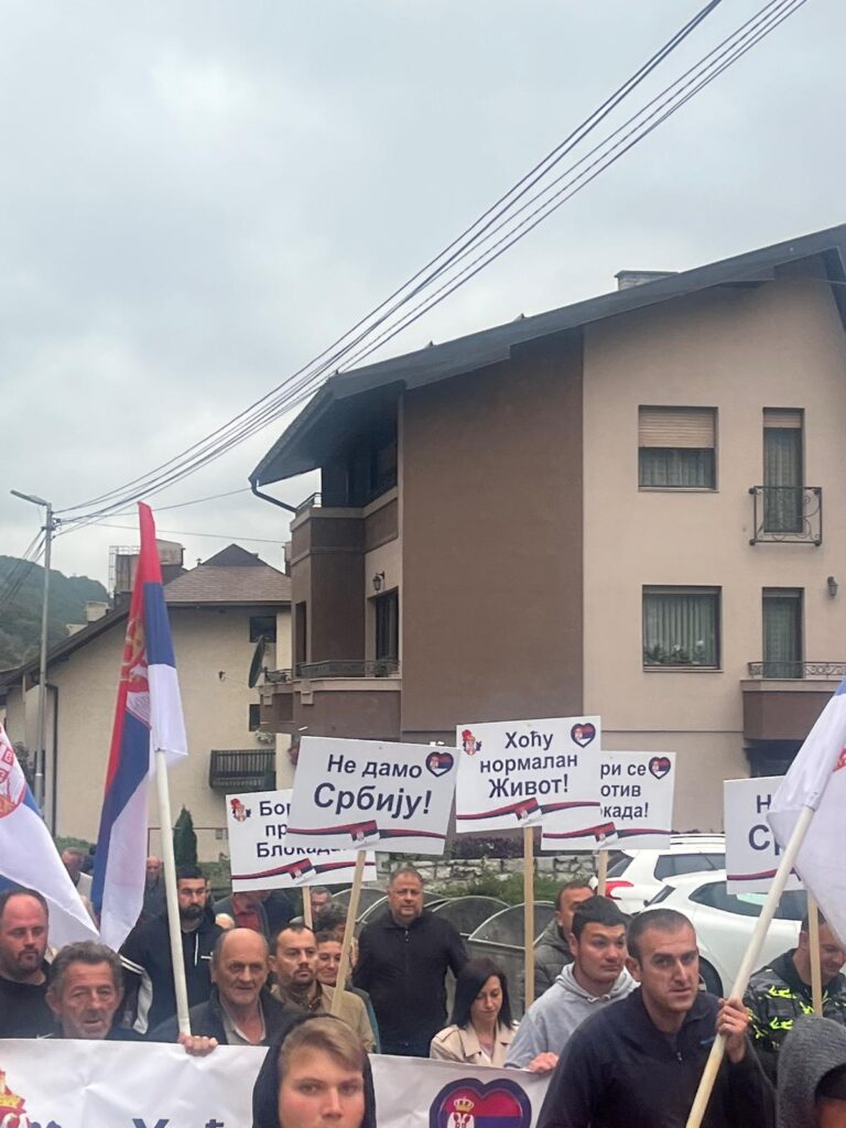 GRAĐANI PROTIV BLOKADA: Šetnje širom Srbije i pozivi za normalan život (FOTO)