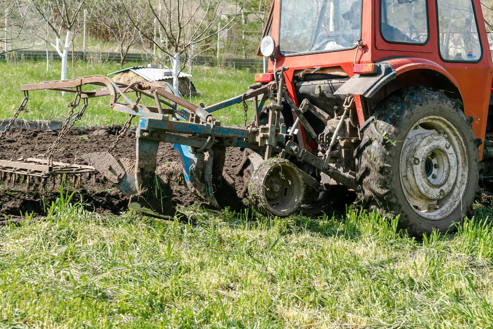 TRAGEDIJA U VRANJU: Žena poginula kada se prevrnuo traktor