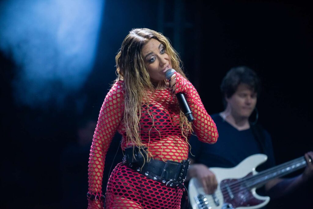 ANA NIKOLIĆ OSTALA BEZ TIMA: Bend i menadžer joj otkazali saradnju