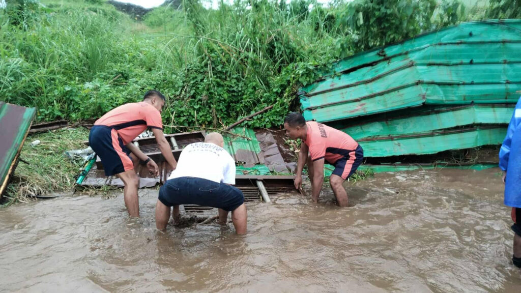 ŠESTORO LJUDI STRADALO, VIŠE OD 22.000 EVAKUISANO: Tropske oluje nose sve pred sobom