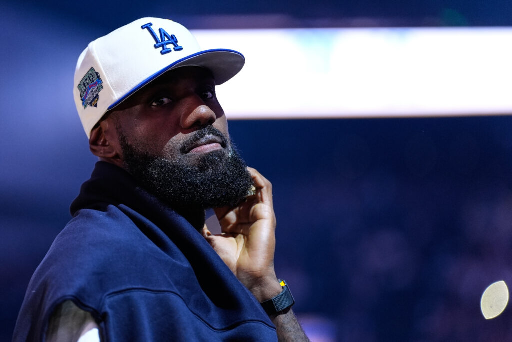 LEBRON PONOVO U CENTRU PAŽNJE: „Velika odluka“ koja je uzdrmala navijače
