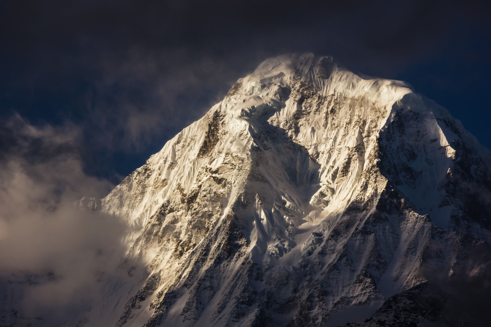 KATASTROFA NA HIMALAJIMA: Stotine zarobljenih na Mont Everestu, desetine mrtvih u Nepalu