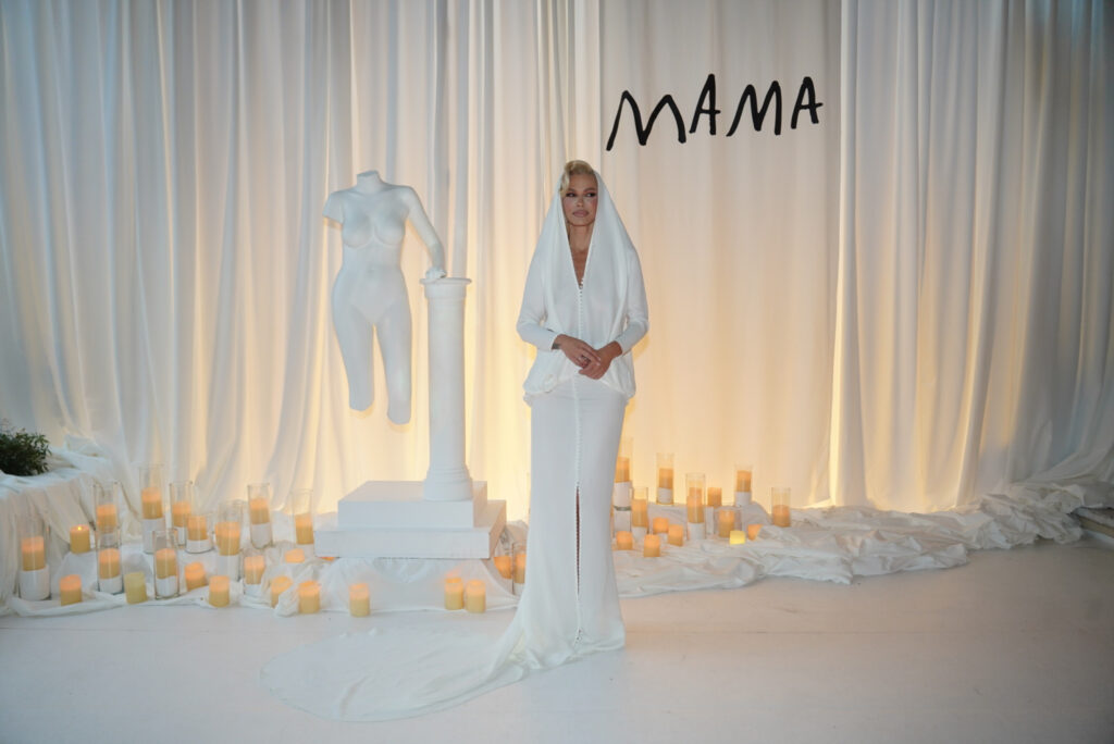 VEOMA SAM SREĆNA VEČERAS: Nataša Bekvalac predstavila album „MAMA“ (FOTO)