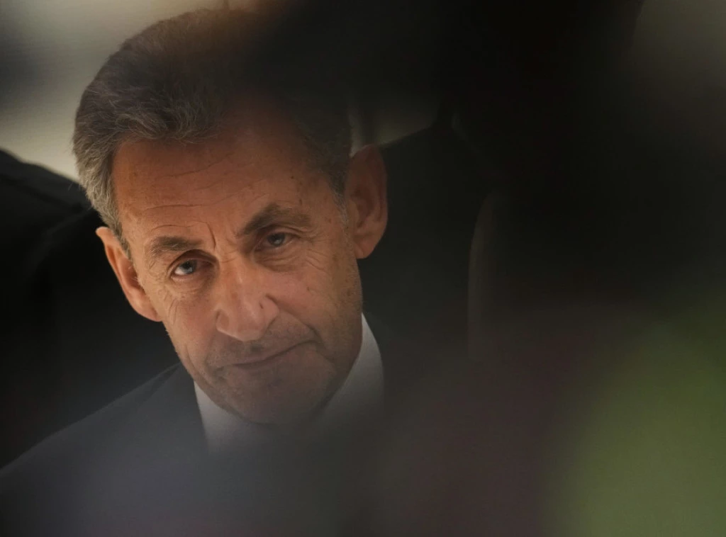 BIVŠI PREDSEDNIK BEZ POVLASTICA: Nikola Sarkozi iza rešetaka
