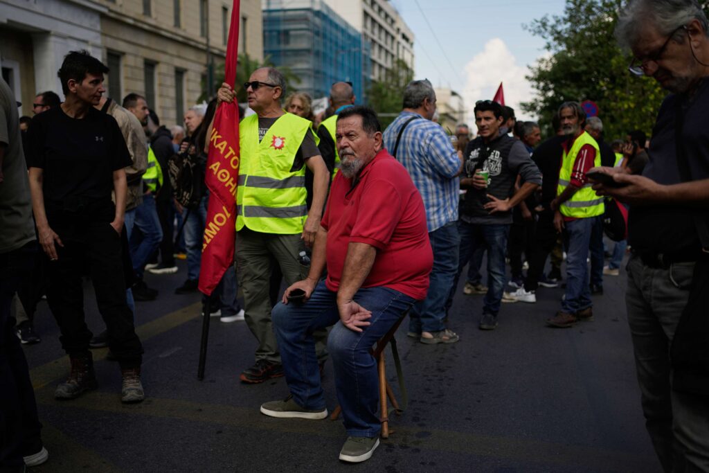 OBUSTAVLJEN SAOBRAĆAJ I RAD JAVNIH SLUŽBI: Protesti radnika ne prestaju, demonstranti će ići do parlamenta