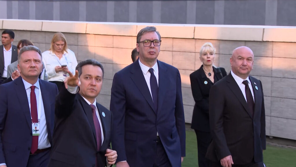 PREDSEDNIK SRBIJE UPISAO SE U KNJIGU GOSTIJU: Vučić posetio IT park u Taškentu