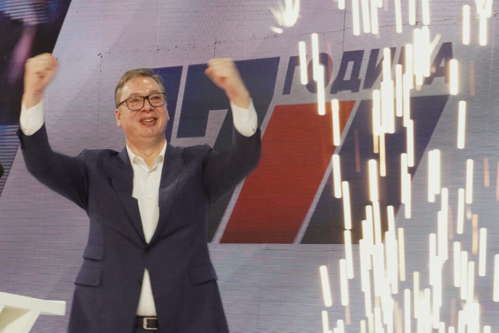 DO KRAJA GODINE IZNEĆEMO PLAN SRBIJE DO 2035: Vučić na proslavi 17 godina stranke poručio da će se boriti za nove investicije