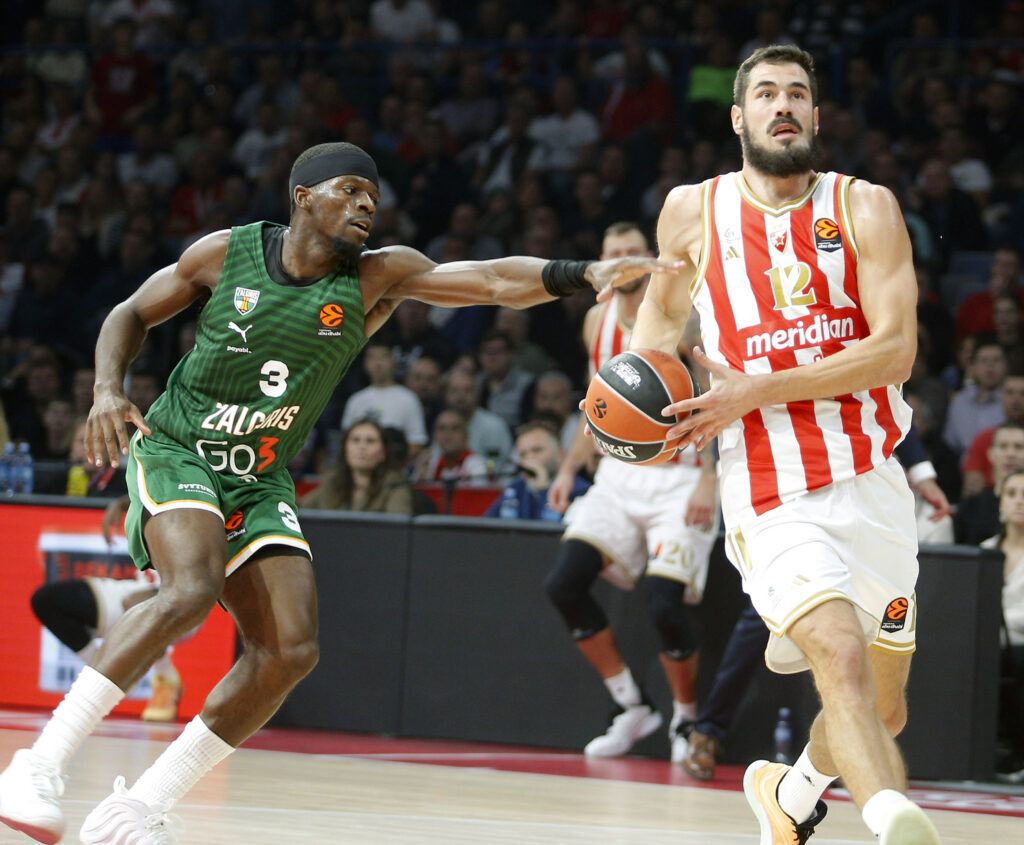 PRVI PORAZ ŽALGIRISA U EVROLIGI: Košarkaši Crvene zvezde pobedili Litvance