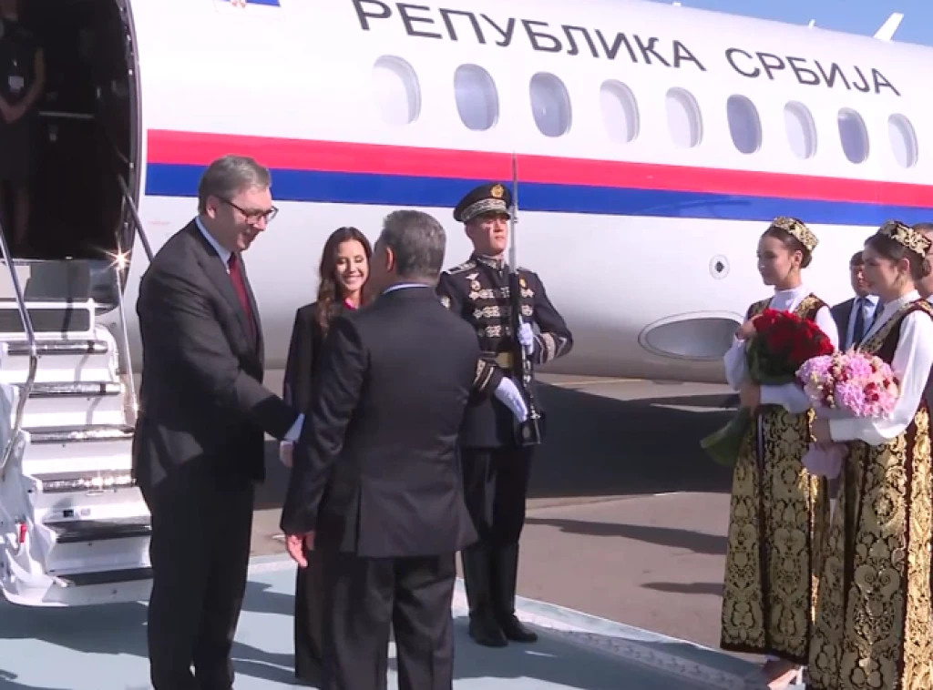 DOČEKALI GA VISOKI ZVANIČNICI UZBEKISTANA: Vučić stigao u Samarkand, učestvuje na Generalnoj konferenciji UNESKO-a