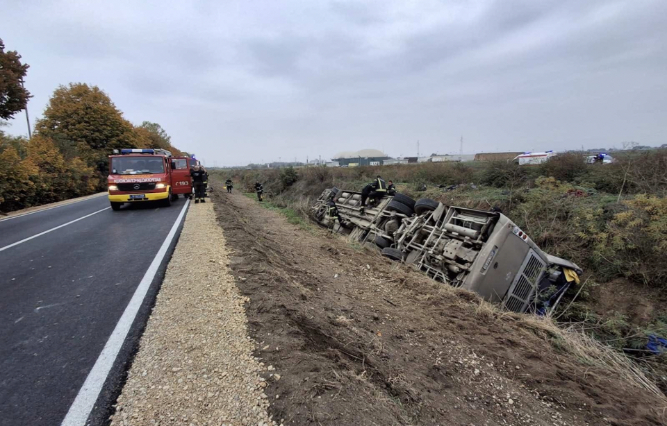 VOZILO SE KRETALO BRZINOM OD 120 KM NA SAT: Neprilagođena brzina uzrok prevrtanja autobusa
