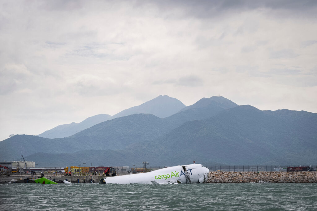 JEZIVA SCENA: Srušio se avion, sleteo u more, ima mrtvih (FOTO)