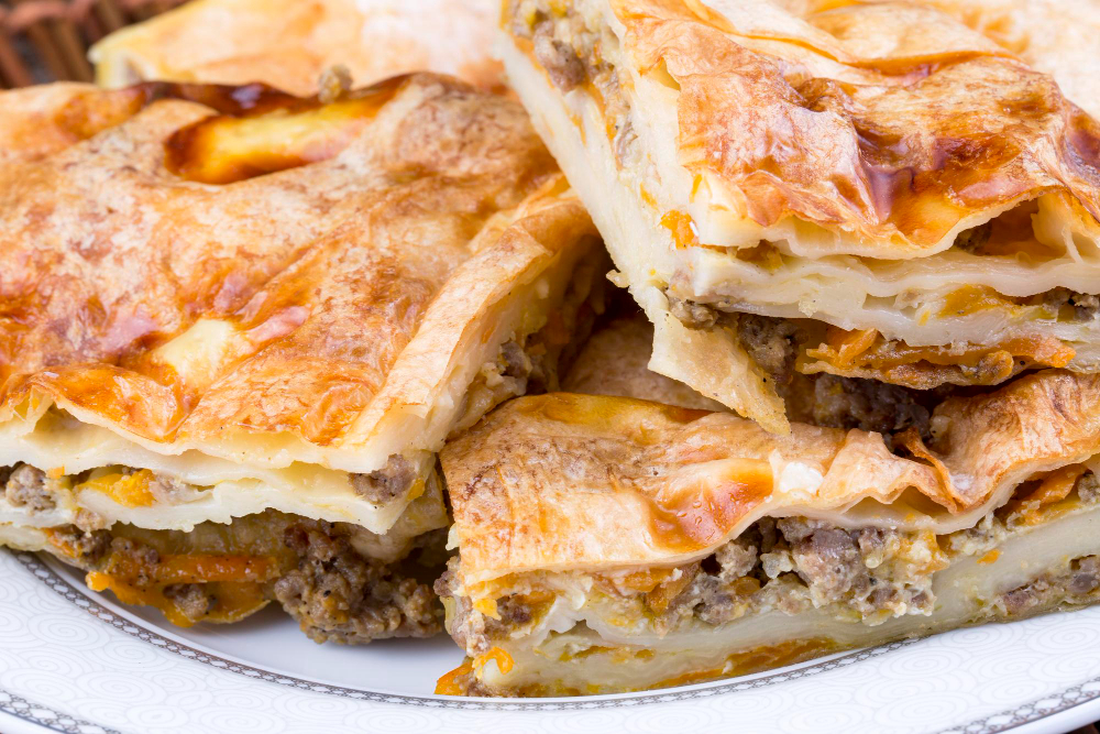 JEDNOSTAVNA I BRZA PRIPREMA: Recept za najhrskaviji domaći burek