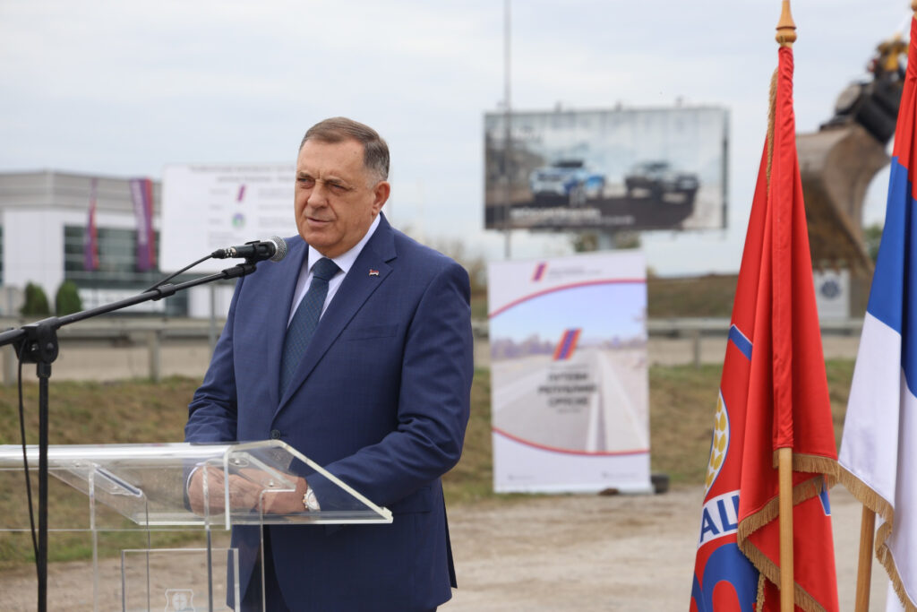 U PITANJU JE NEČIJA NAMERA DA NAPRAVI SENZACIJU: Dodik o odnosu suda BiH prema njegovom statusu predsednika RS