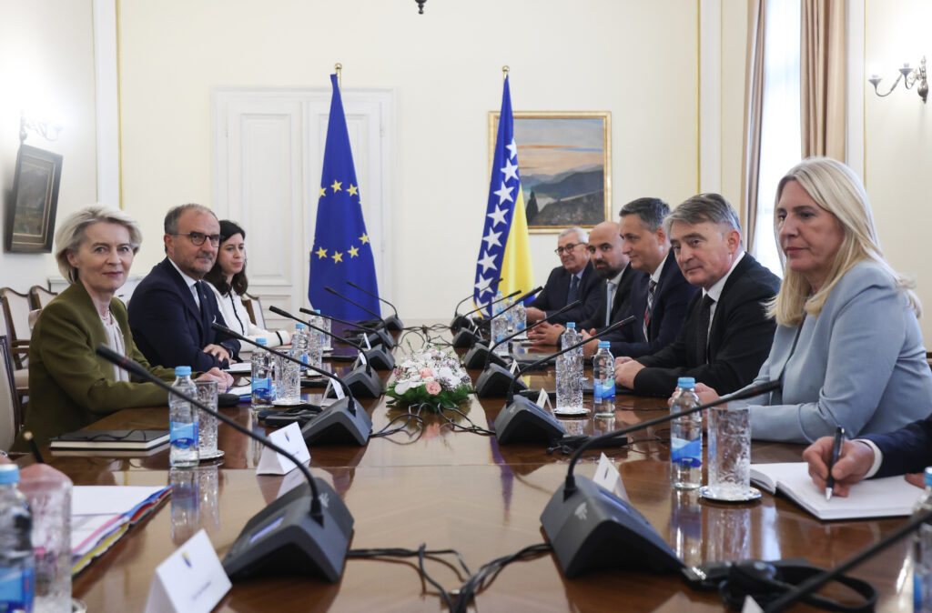 EU PODRŽAVA REFORMSKI PUT SARAJEVA KA ČLANSTVU: Fon der Lajen održala sastanak sa predsedništvom BiH