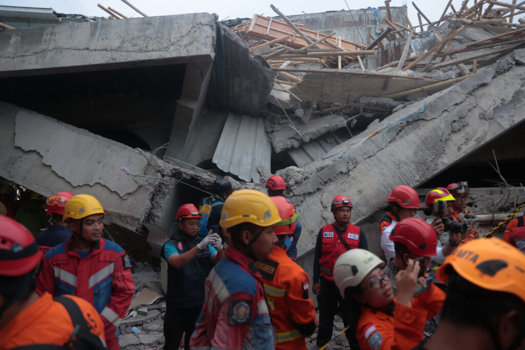 VIŠE OD 90 NESTALIH: Urušila se škola u Indoneziji