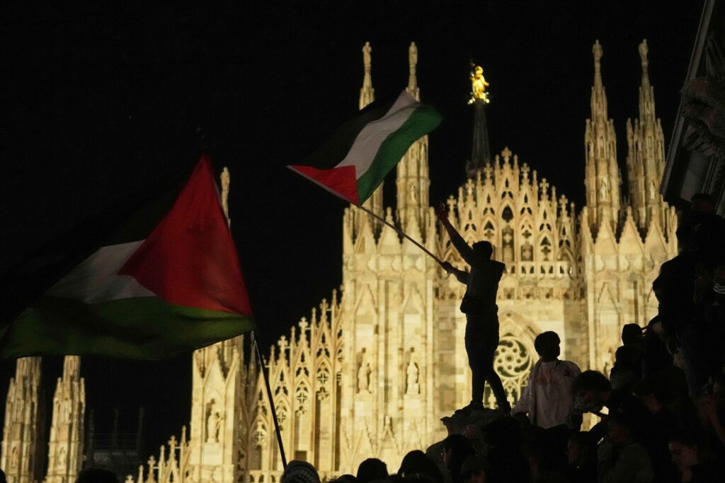 MASOVNI PROTESTI U ITALIJI: Podrška Gazi samo u Rimu okupila 50.000 ljudi