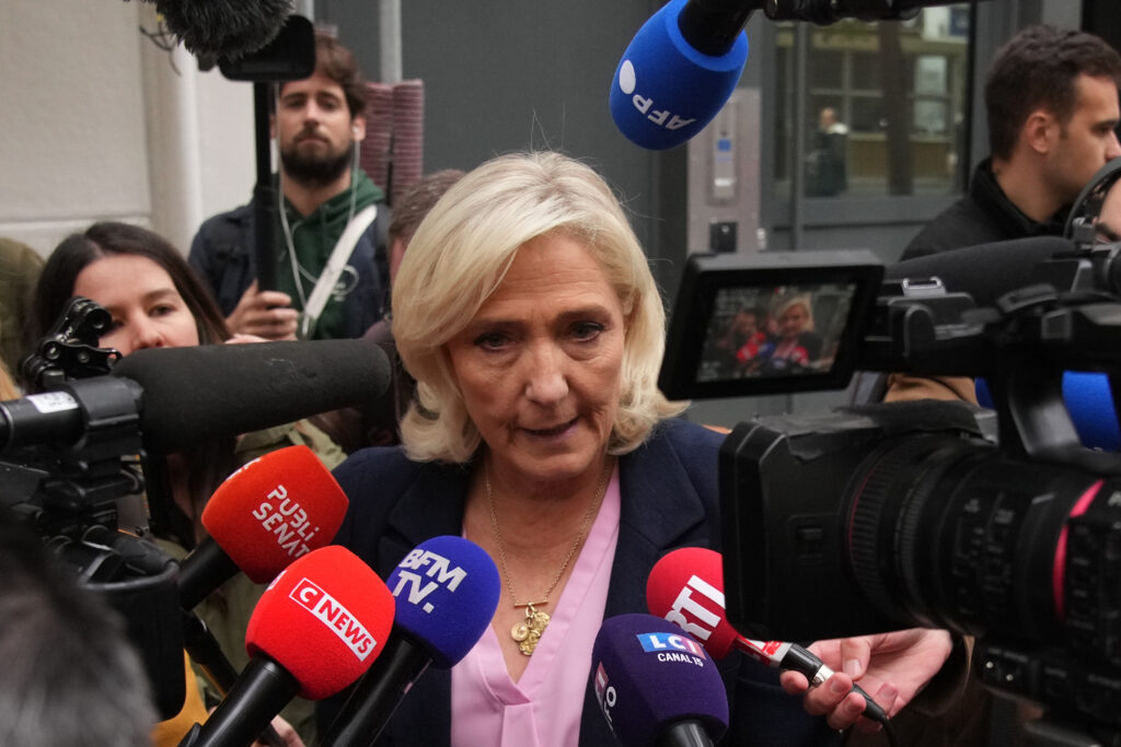 ILI OSTAVKA ILI RASPUŠTANJE PARLAMENTA: Le Pen tvrdi da Makron ima dva puta